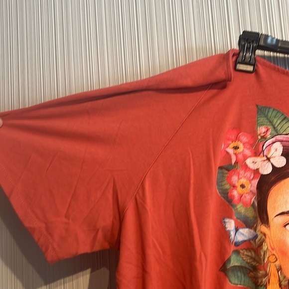Plus size Frida Kahlo off-shoulder graphic tee - Picture 3 of 6